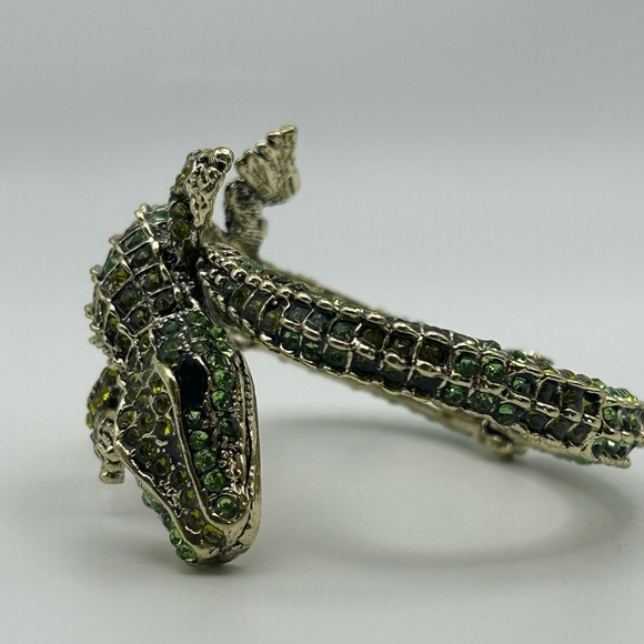 Kenneth Jay Lane Runway Austrian Crystal Green Reptile Bracelet - Picture 2 of 8